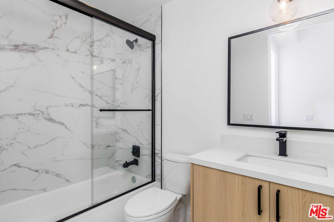Townhouse for rent at 11241 Morrison St #6, North Hollywood, CA 91601
