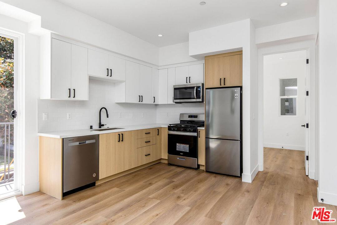 Townhouse for rent at 11241 Morrison St #6, North Hollywood, CA 91601
