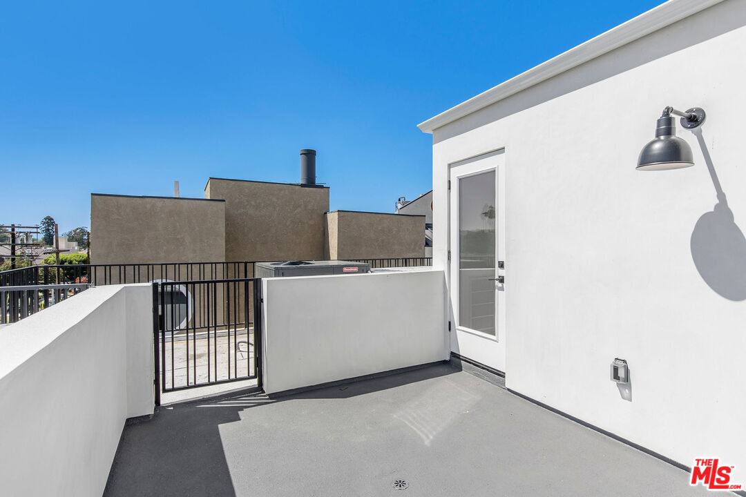 Townhouse for rent at 11241 Morrison St #6, North Hollywood, CA 91601