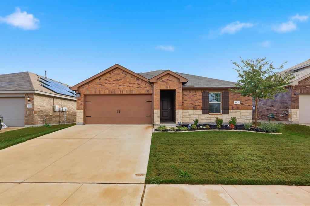 Apartment for rent at 10431 Fort Cibolo Trail, Crowley, TX 76036