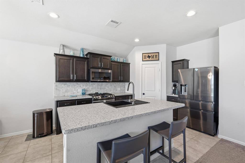 Apartment for rent at 10431 Fort Cibolo Trail, Crowley, TX 76036