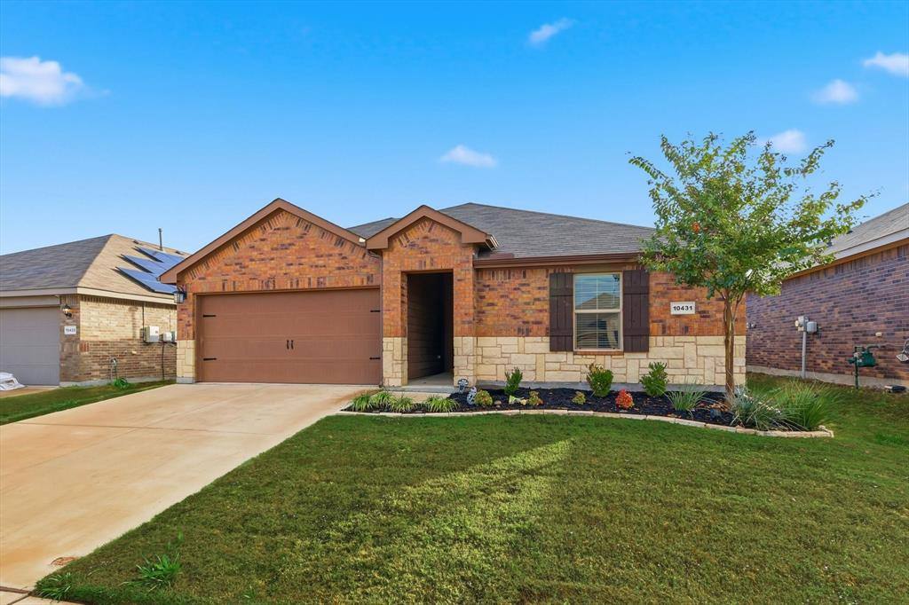 Apartment for rent at 10431 Fort Cibolo Trail, Crowley, TX 76036