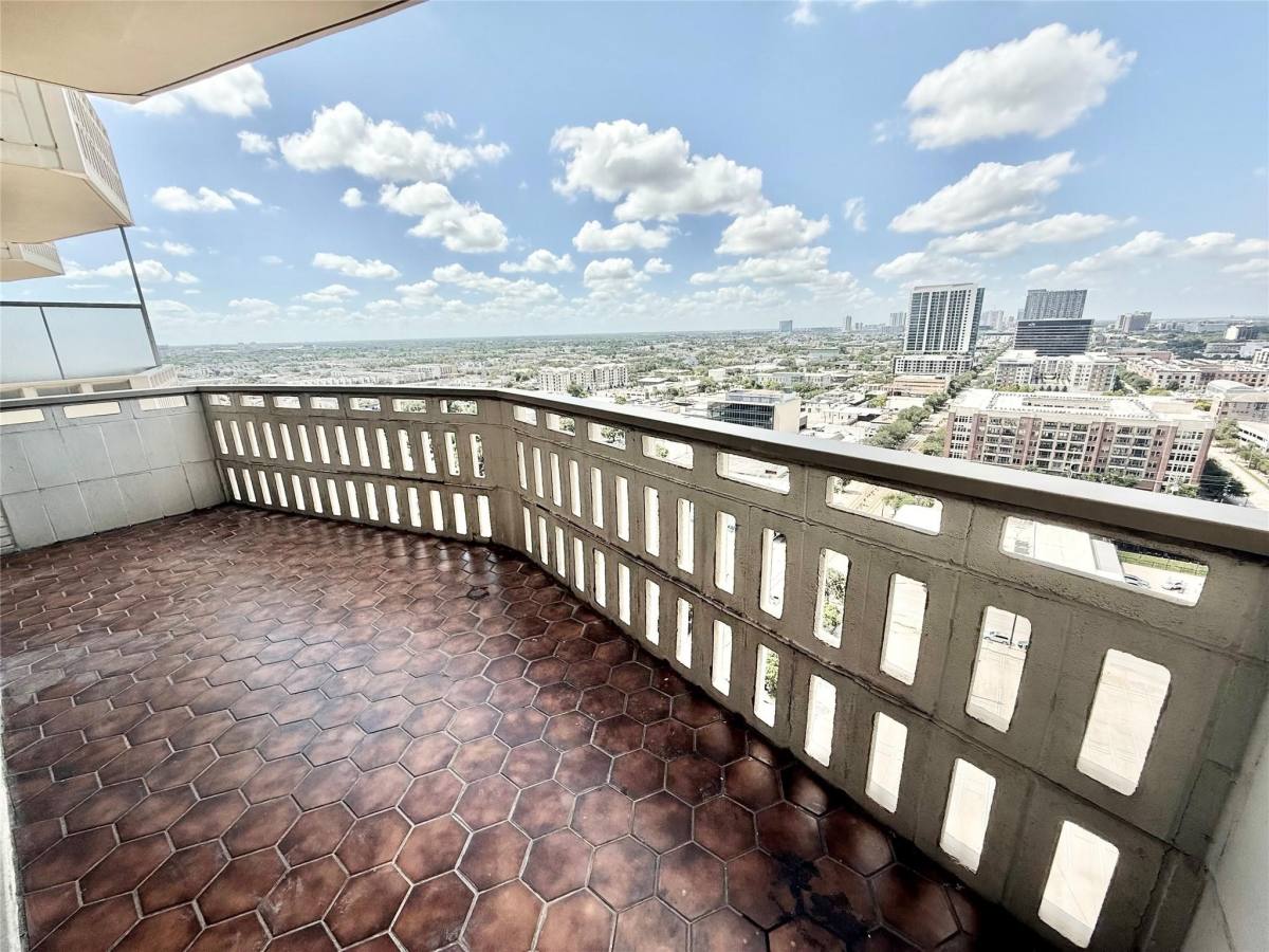 Apartment for rent at 2016 Main St #1904, Houston, TX 77002