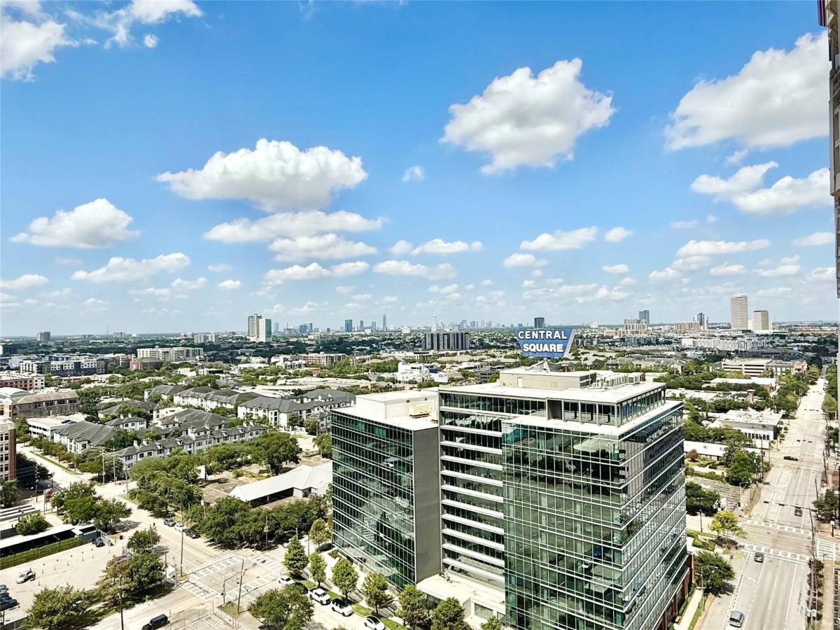 Apartment for rent at 2016 Main St #1904, Houston, TX 77002