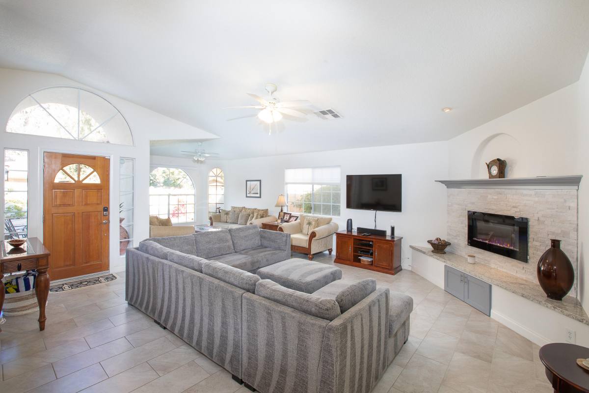 Apartment for rent at 51880 Avenida Madero, La Quinta, CA 92253