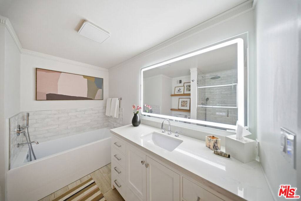 Apartment for rent at 2160 Century Hill #910, Los Angeles, CA 90067