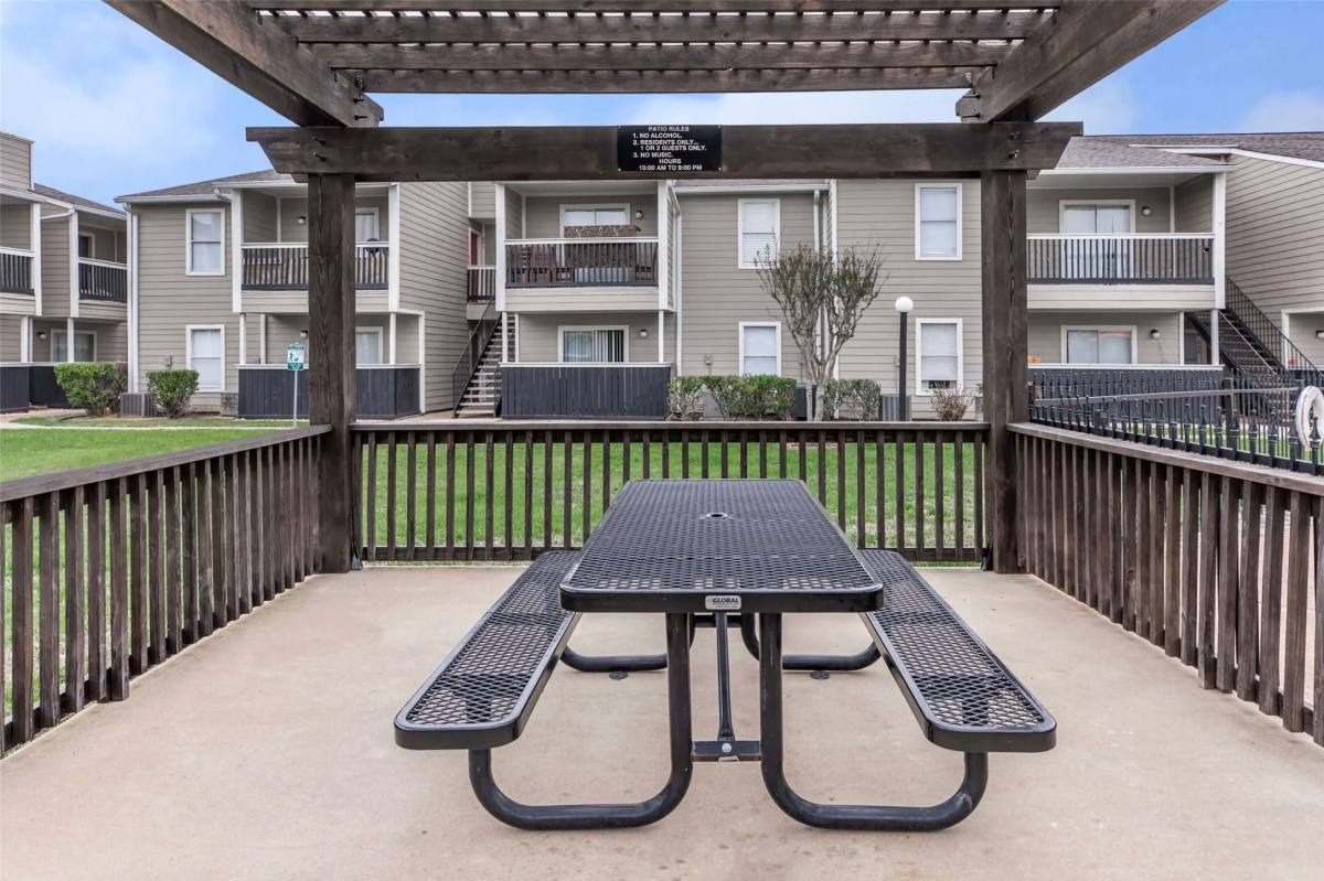 Apartment for rent at 201 Dixie Dr #201, Clute, TX 77531