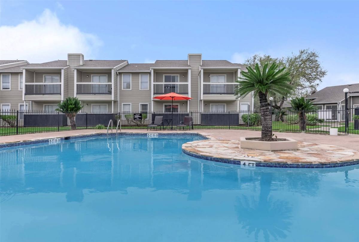 Apartment for rent at 201 Dixie Dr #201, Clute, TX 77531