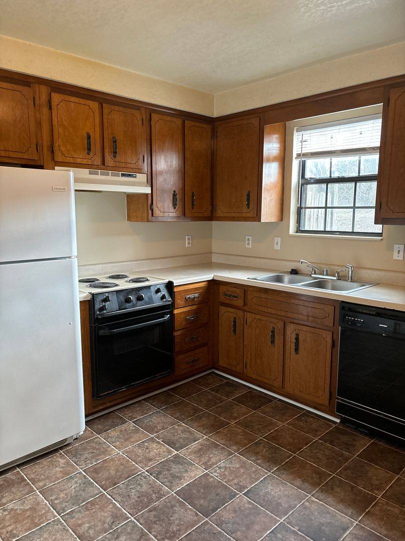 Apartment for rent at 381 Peabody Dr, Clarksville, TN 37042