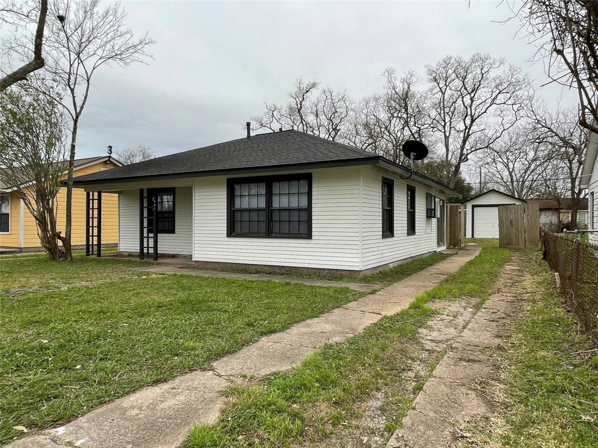 Apartment for rent at 1941 N Ave #H, Freeport, TX 77541