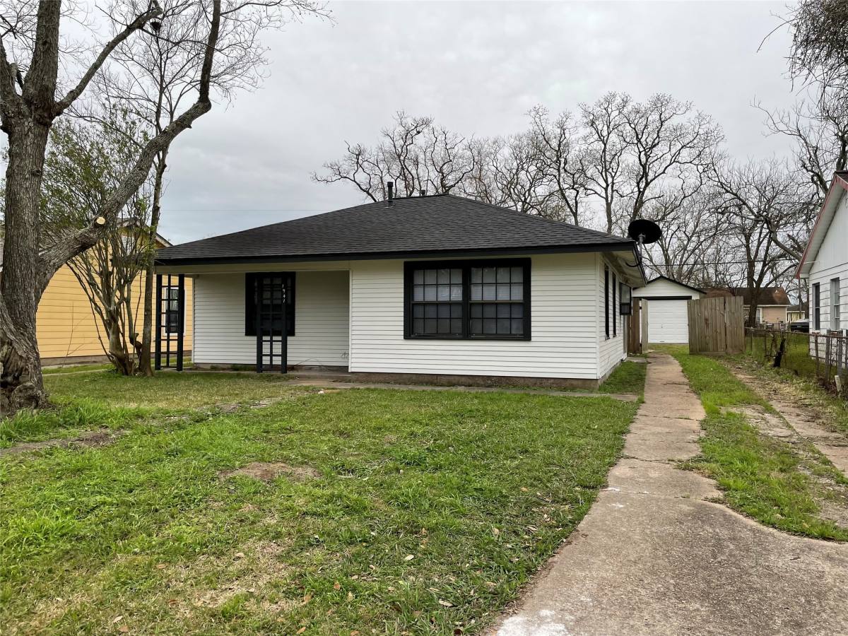 Apartment for rent at 1941 N Ave #H, Freeport, TX 77541
