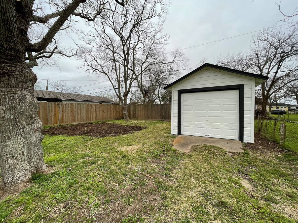 Apartment for rent at 1941 N Ave #H, Freeport, TX 77541