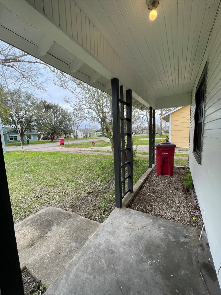 Apartment for rent at 1941 N Ave #H, Freeport, TX 77541