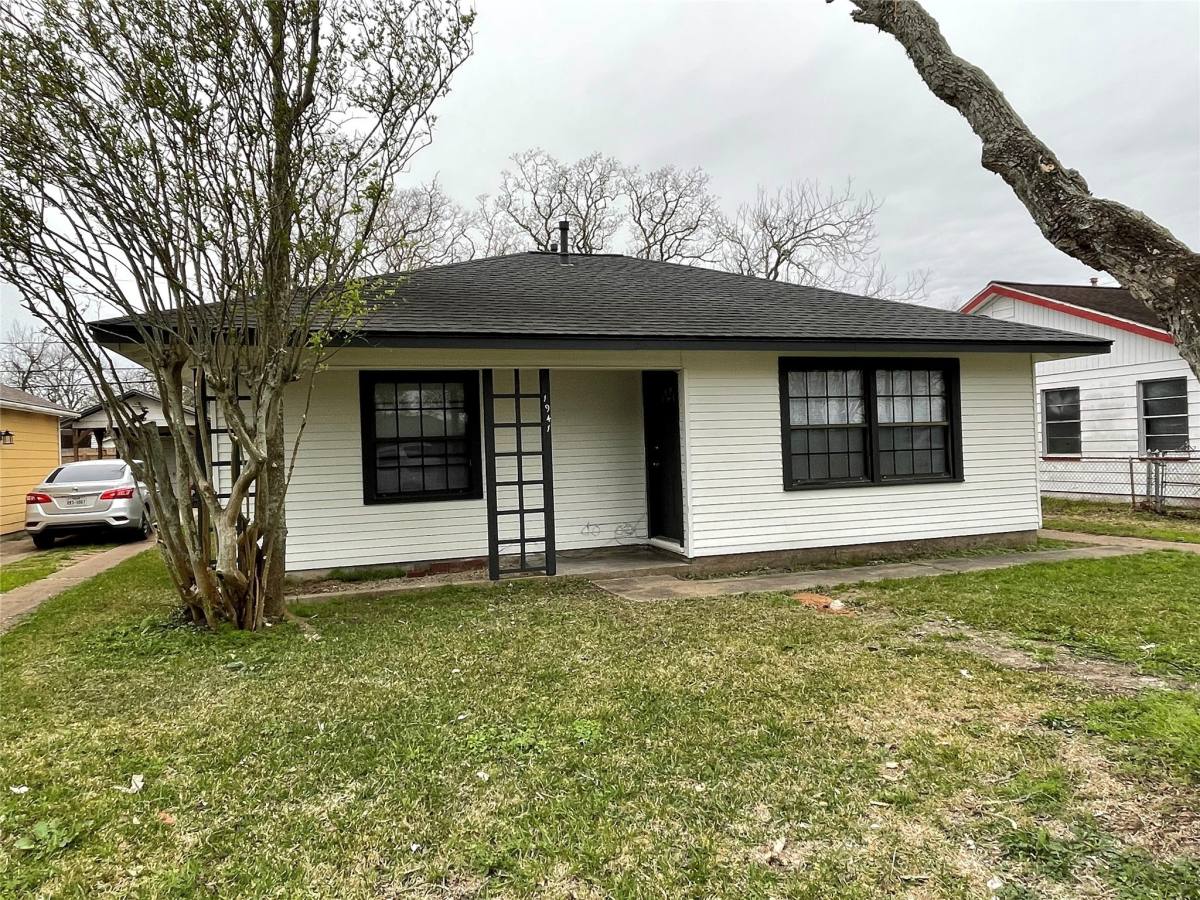 Apartment for rent at 1941 N Ave #H, Freeport, TX 77541