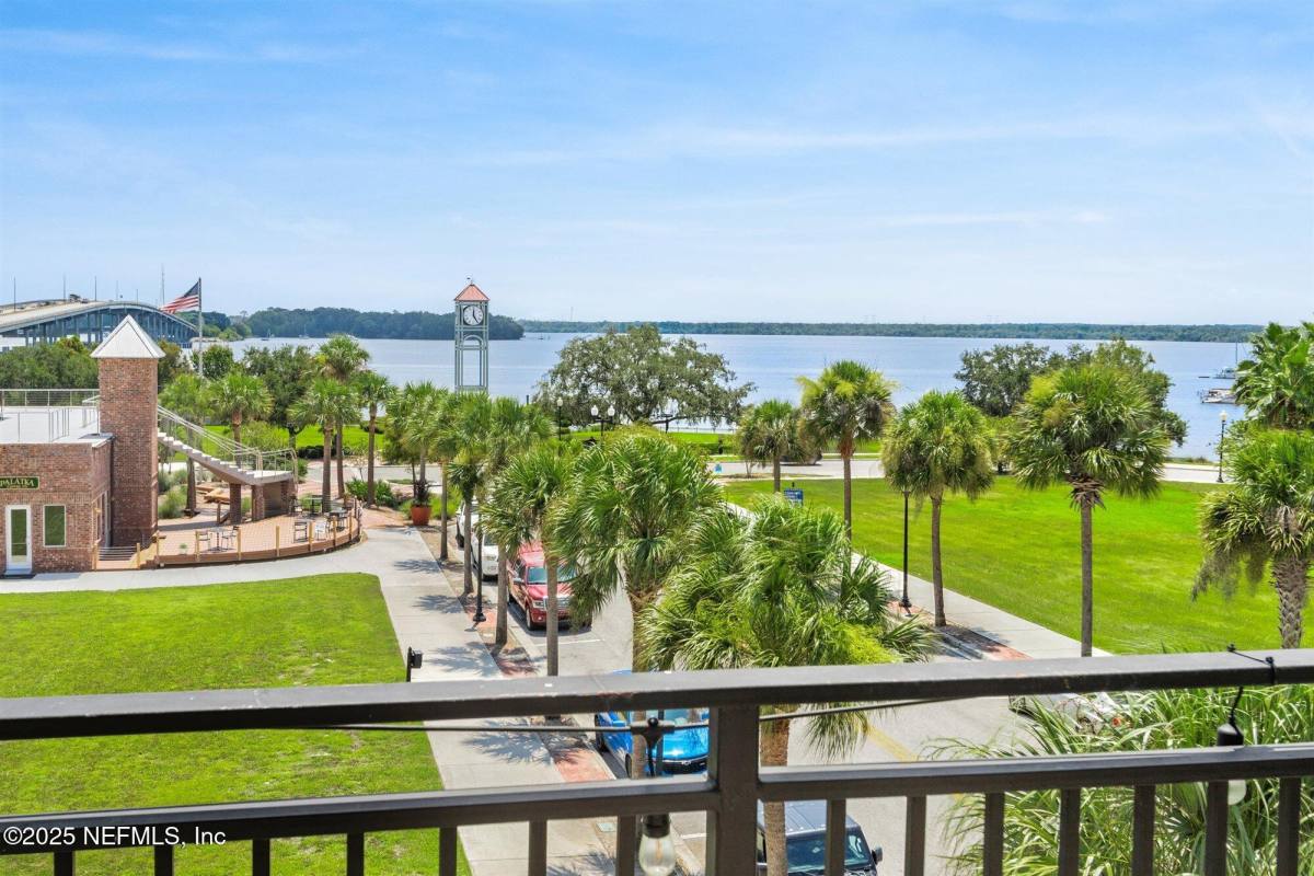 Apartment for rent at 105 N 2nd St #105, Palatka, FL 32177