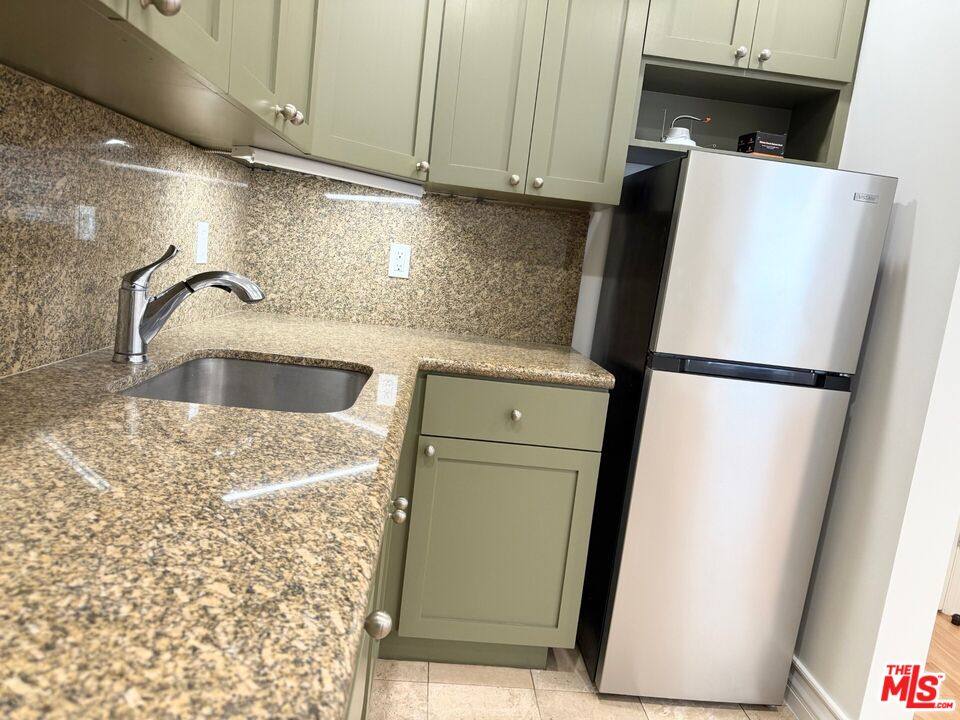 Apartment for rent at 204 S Reeves Dr #204, Beverly Hills, CA 90212