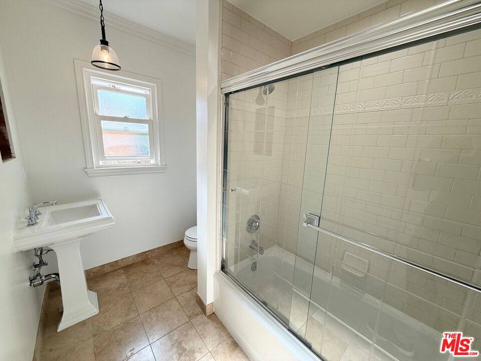 Apartment for rent at 204 S Reeves Dr #204, Beverly Hills, CA 90212