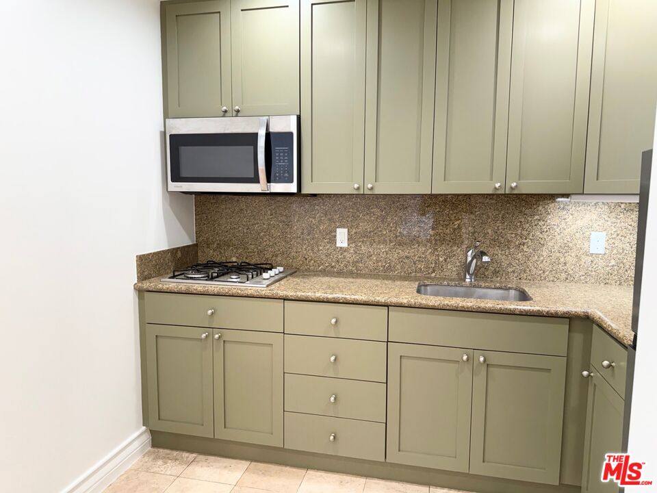 Apartment for rent at 204 S Reeves Dr #204, Beverly Hills, CA 90212