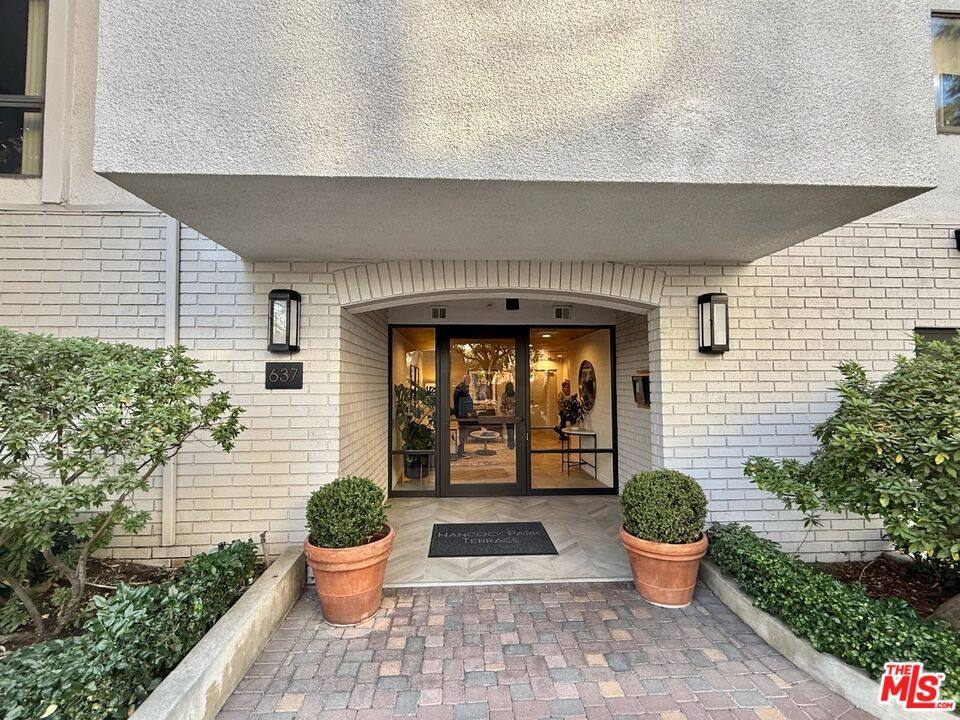 Condo for rent at 637 Wilcox Ave #6372D, Los Angeles, CA 90004