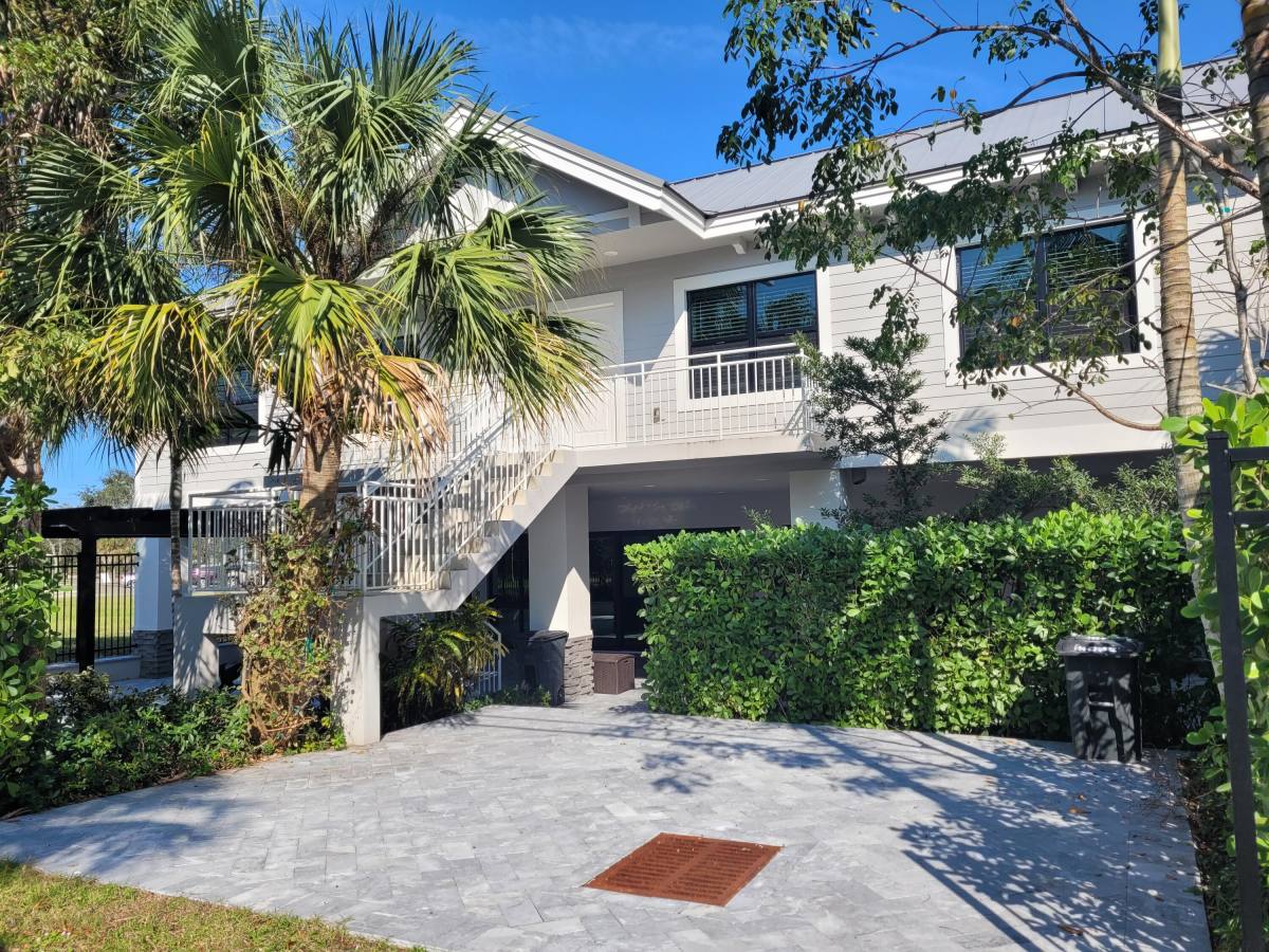 Apartment for rent at 11810 SE Dixie Highway 11810-1, Hobe Sound, FL 33455
