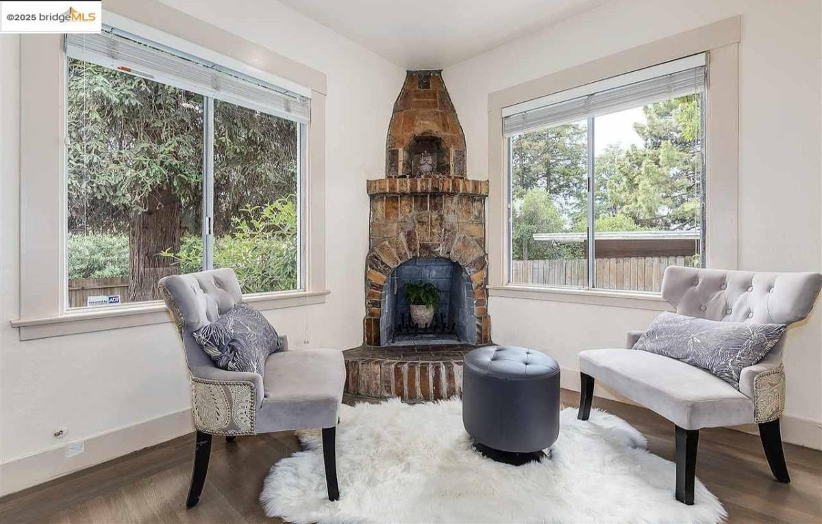 Apartment for rent at 6454 Mokelumne Ave, Oakland, CA 94605