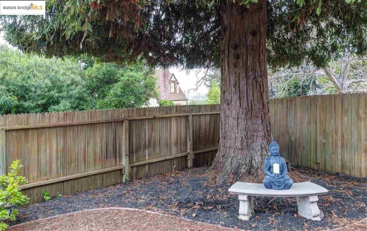 Apartment for rent at 6454 Mokelumne Ave, Oakland, CA 94605