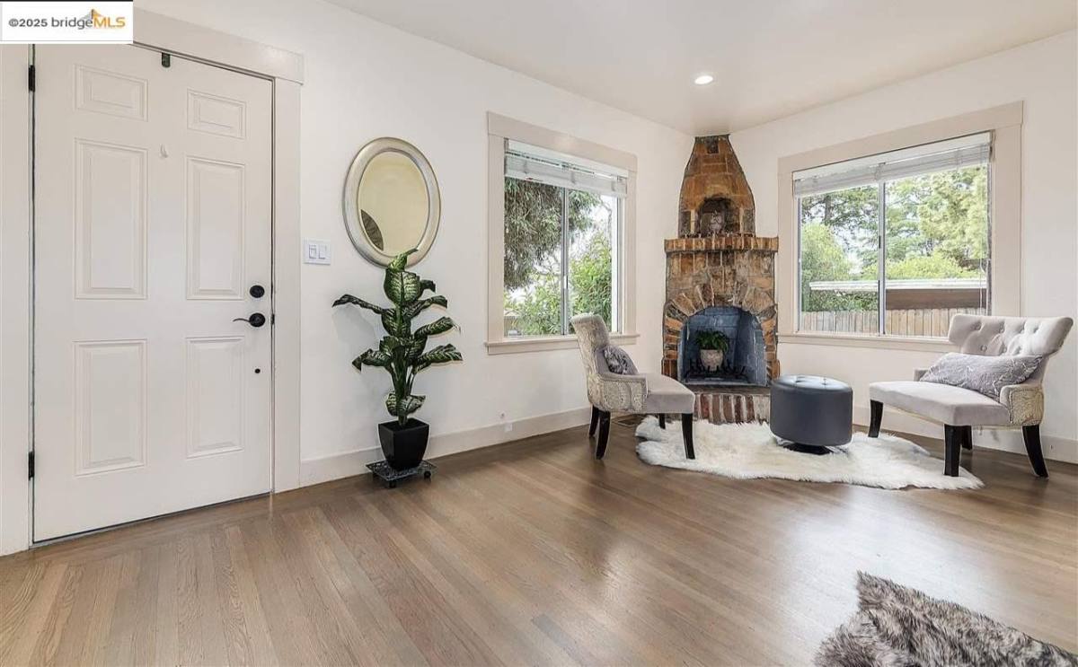 Apartment for rent at 6454 Mokelumne Ave, Oakland, CA 94605
