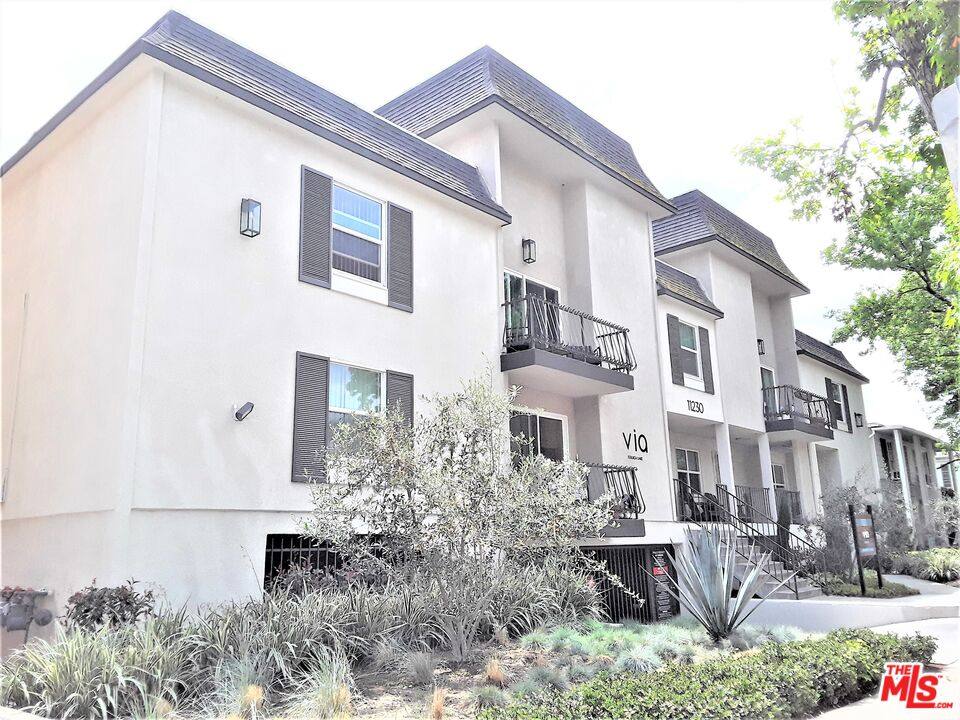 Apartment for rent at 11230 Camarillo St #101, North Hollywood, CA 91602
