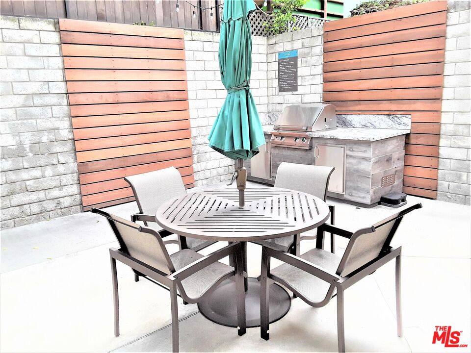 Apartment for rent at 11230 Camarillo St #101, North Hollywood, CA 91602