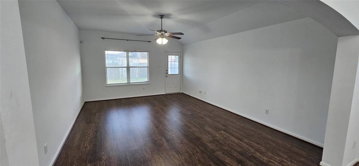 Apartment for rent at 919 Yorkshire Hollow Lane #919, Fresno, TX 77545