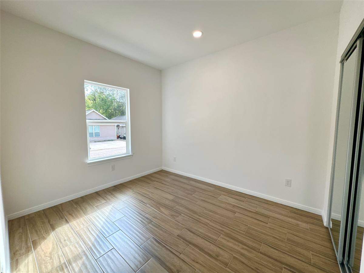Apartment for rent at 11561 Persimmon St, Willis, TX 77318