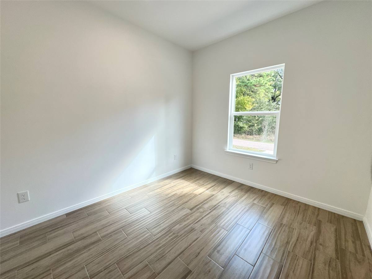 Apartment for rent at 11561 Persimmon St, Willis, TX 77318
