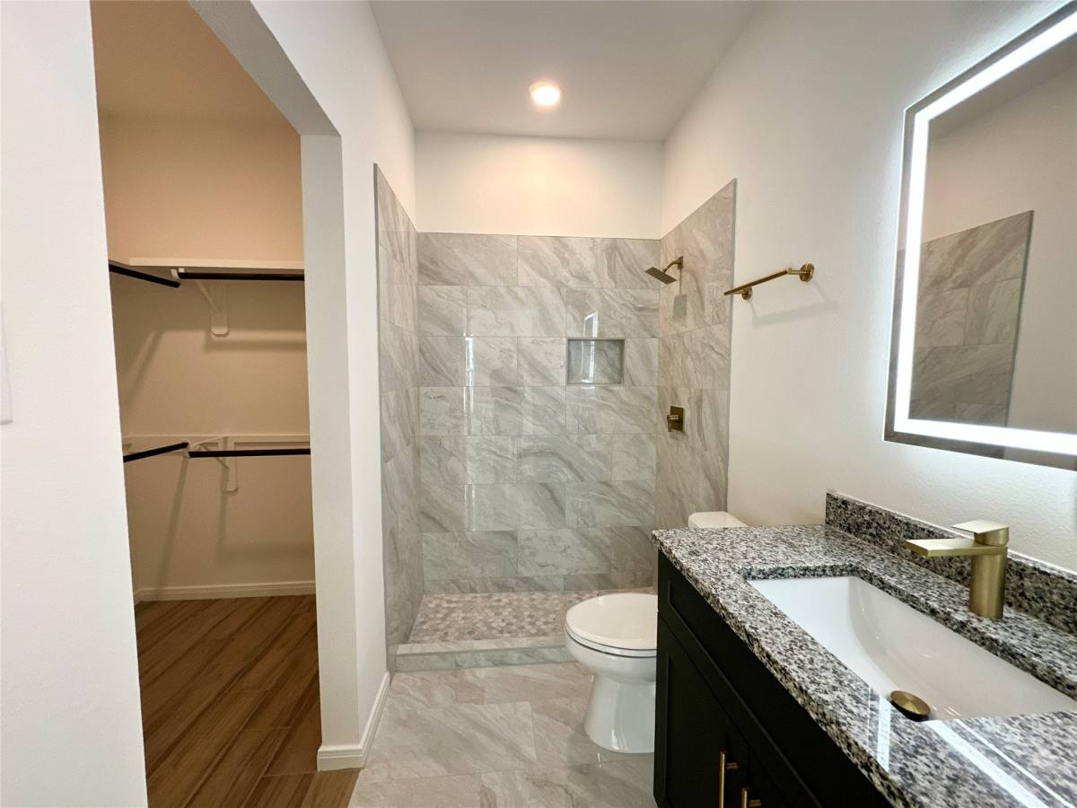 Apartment for rent at 11561 Persimmon St, Willis, TX 77318