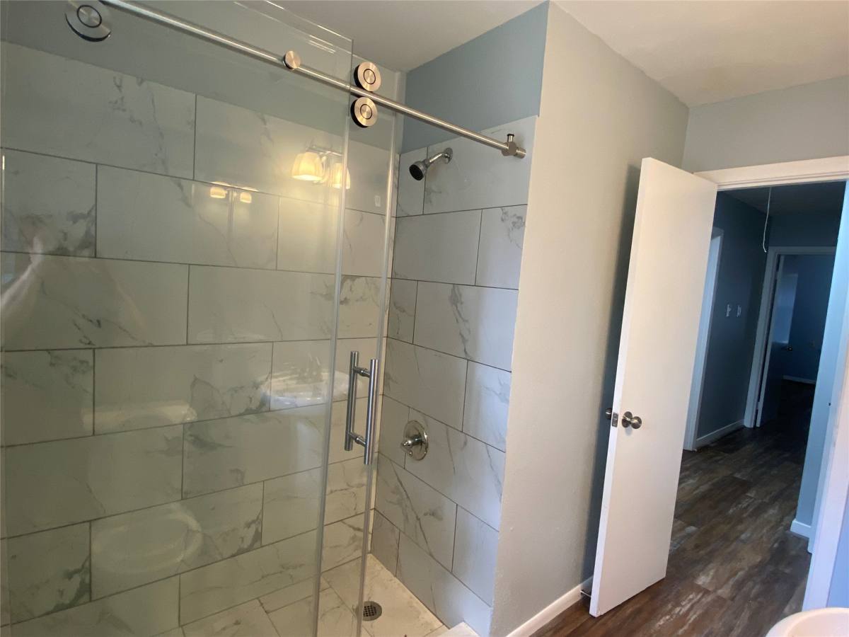 Apartment for rent at 5110 W 43rd St, Houston, TX 77092