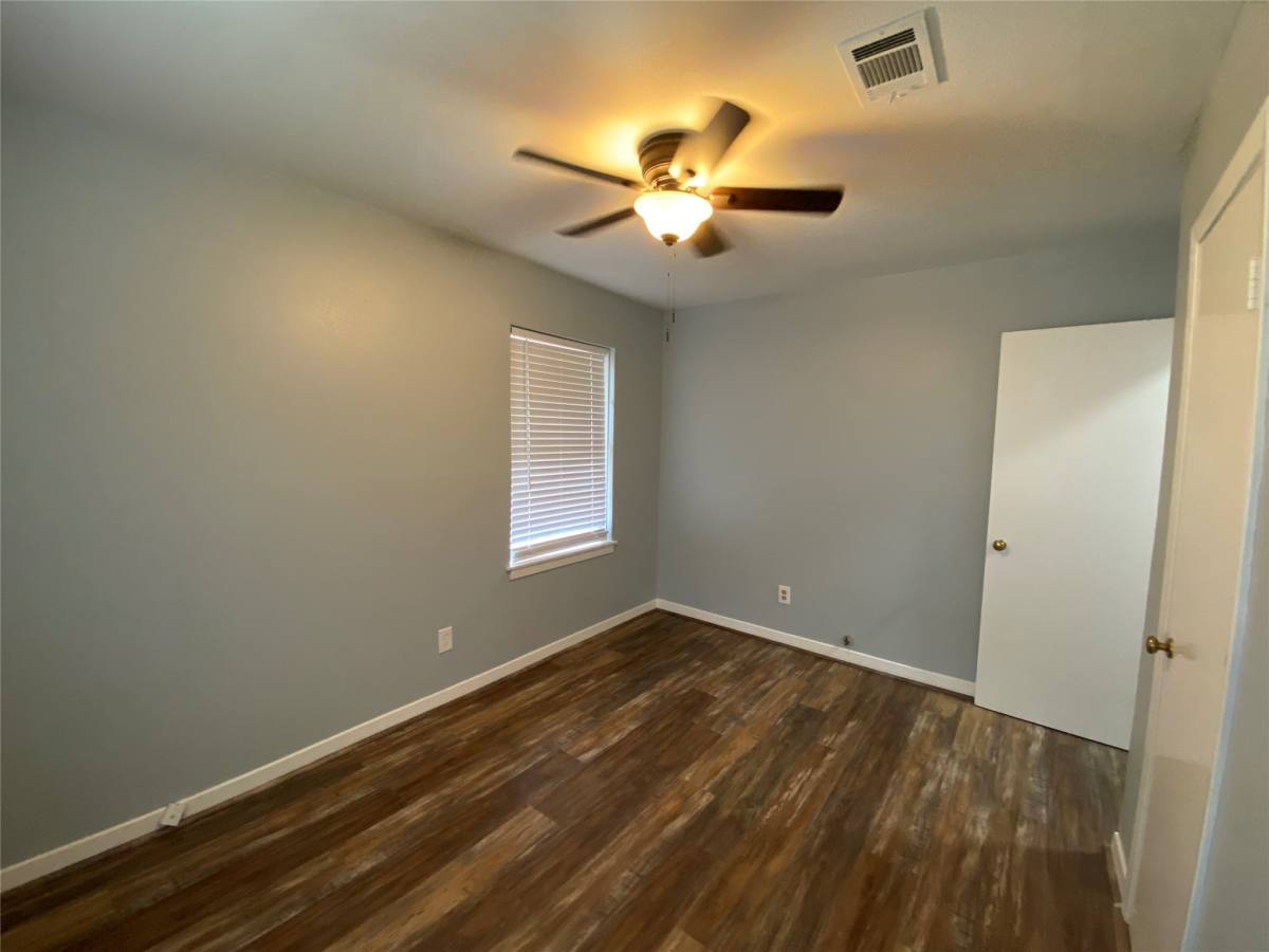 Apartment for rent at 5110 W 43rd St, Houston, TX 77092