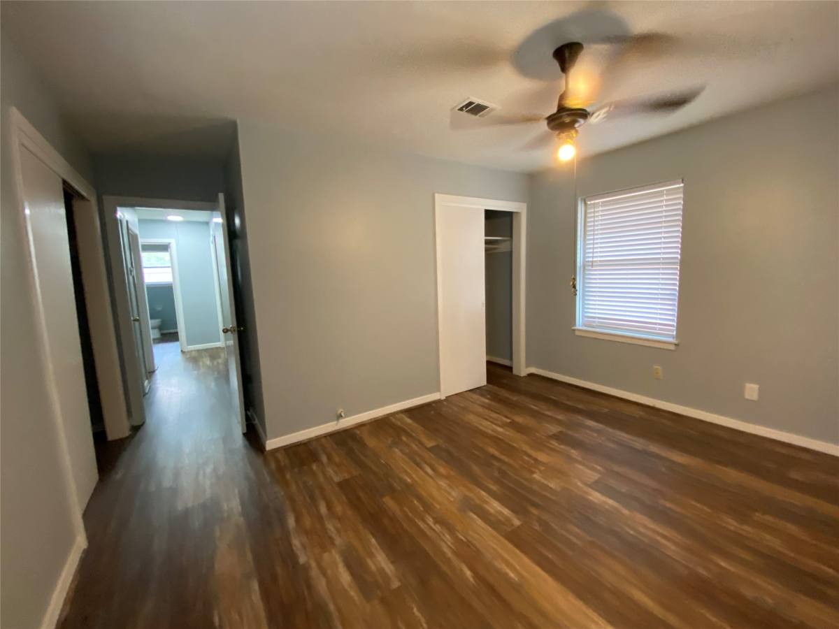 Apartment for rent at 5110 W 43rd St, Houston, TX 77092