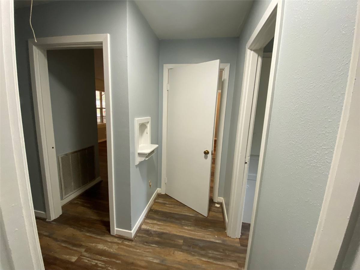 Apartment for rent at 5110 W 43rd St, Houston, TX 77092