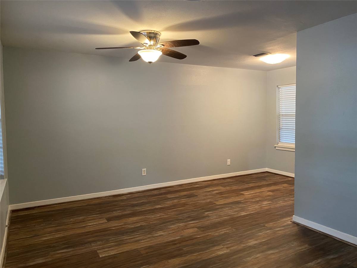 Apartment for rent at 5110 W 43rd St, Houston, TX 77092