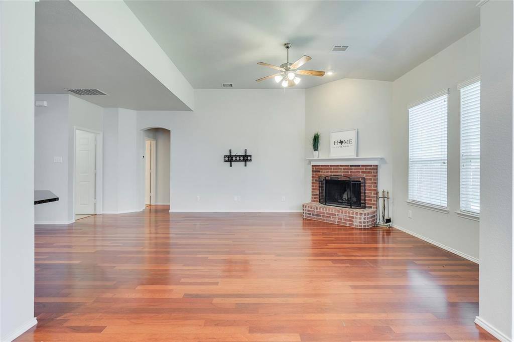 Apartment for rent at 13421 Lost Spurs Rd, Roanoke, TX 76262