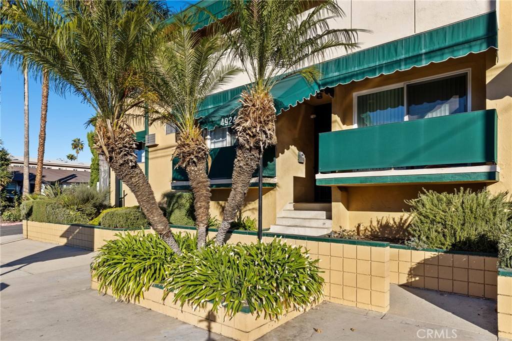 Apartment for rent at 4924 Kester Ave #10, Sherman Oaks, CA 91403