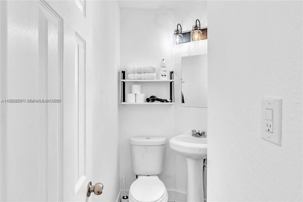 Apartment for rent at 3920 Garden Ave #14, Miami Beach, FL 33140