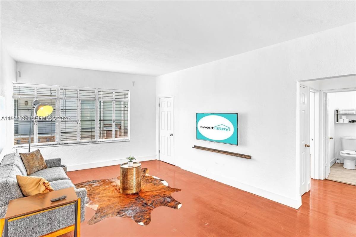 Apartment for rent at 3920 Garden Ave #14, Miami Beach, FL 33140