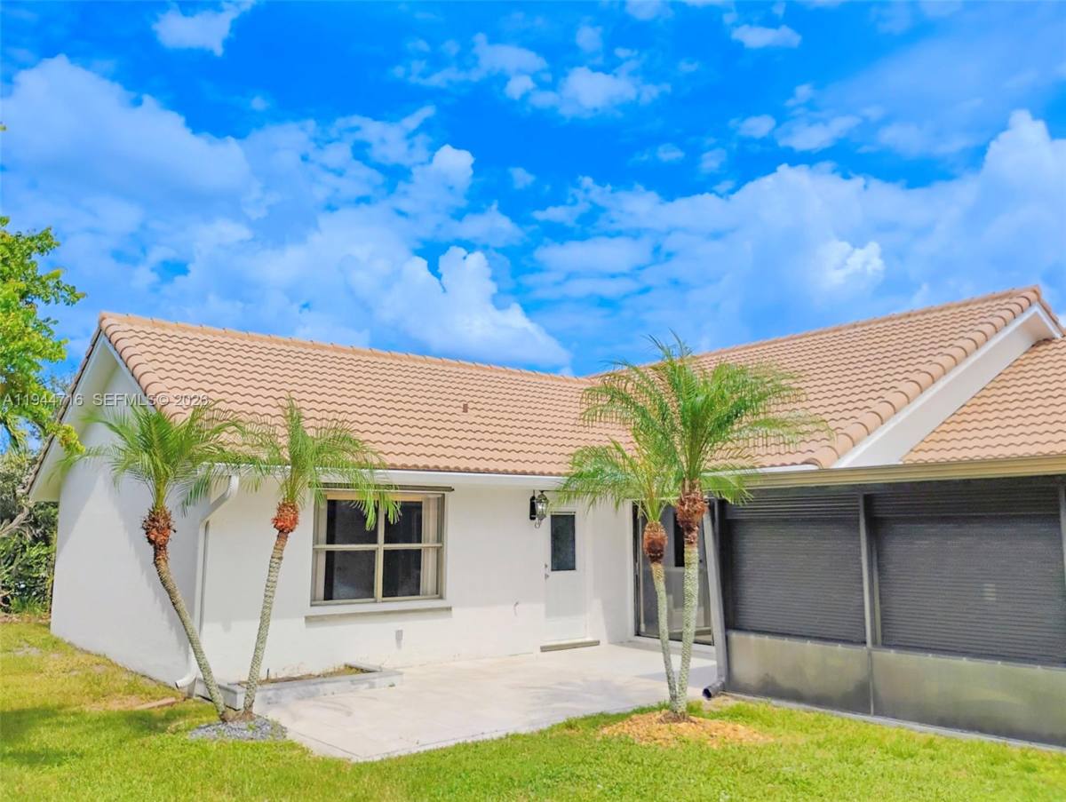 Apartment for rent at 9654 Sun Pointe Dr, Boynton Beach, FL 33437