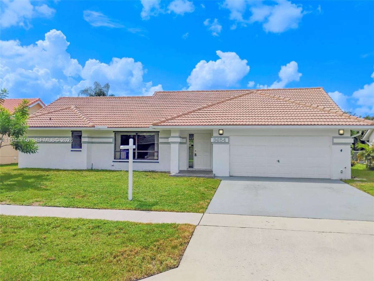 Apartment for rent at 9654 Sun Pointe Dr, Boynton Beach, FL 33437