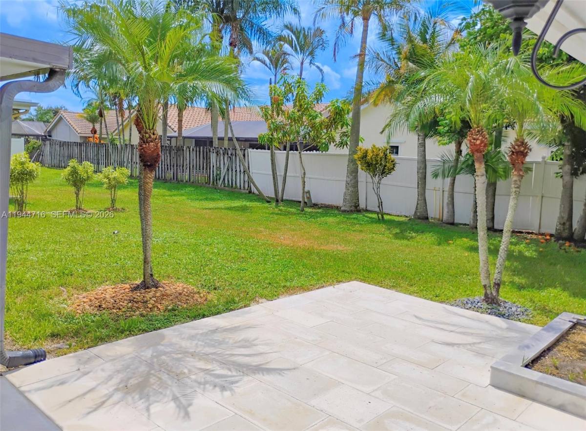 Apartment for rent at 9654 Sun Pointe Dr, Boynton Beach, FL 33437