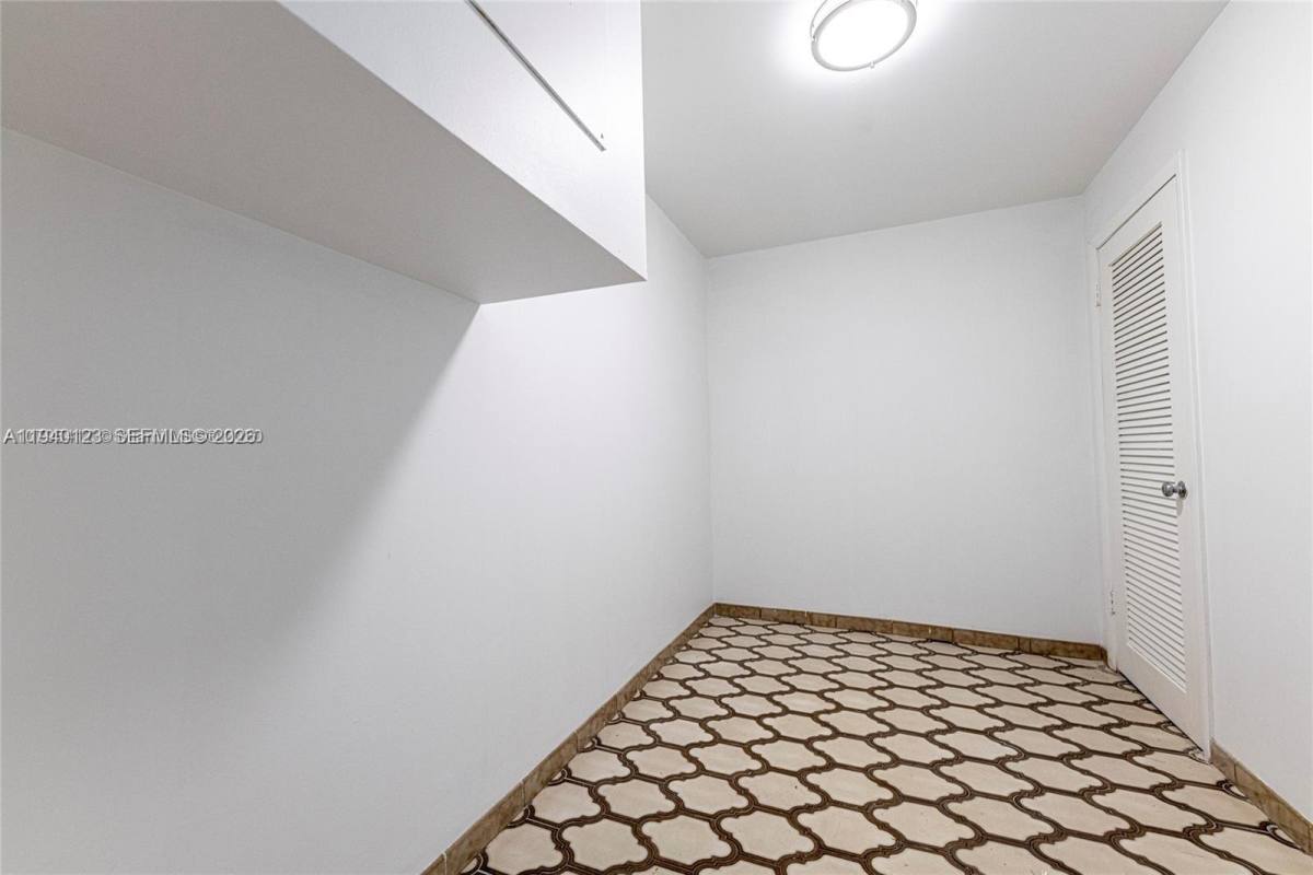 Apartment for rent at 236 N Federal Highway 236-201, Dania, FL 33004