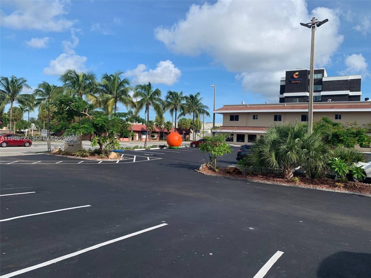 Apartment for rent at 236 N Federal Highway 236-201, Dania, FL 33004