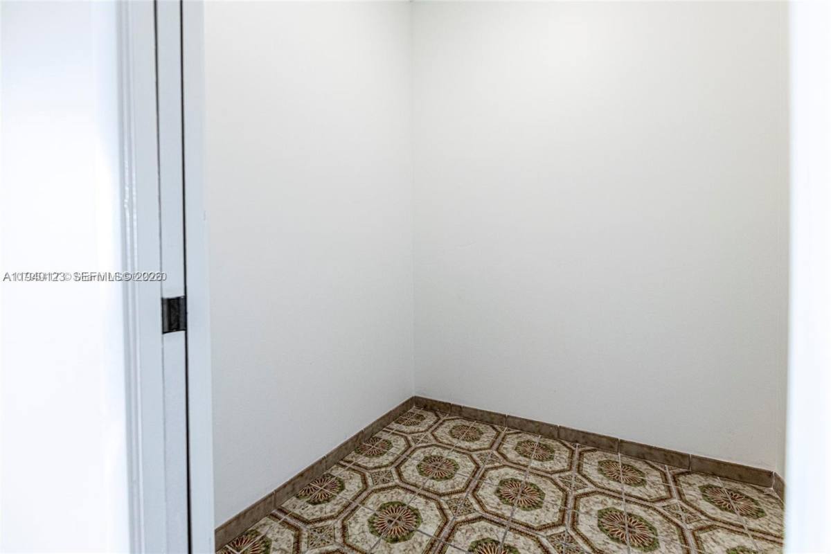 Apartment for rent at 236 N Federal Highway 236-201, Dania, FL 33004