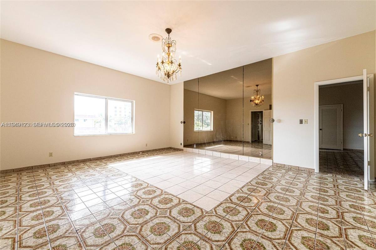 Apartment for rent at 236 N Federal Highway 236-201, Dania, FL 33004