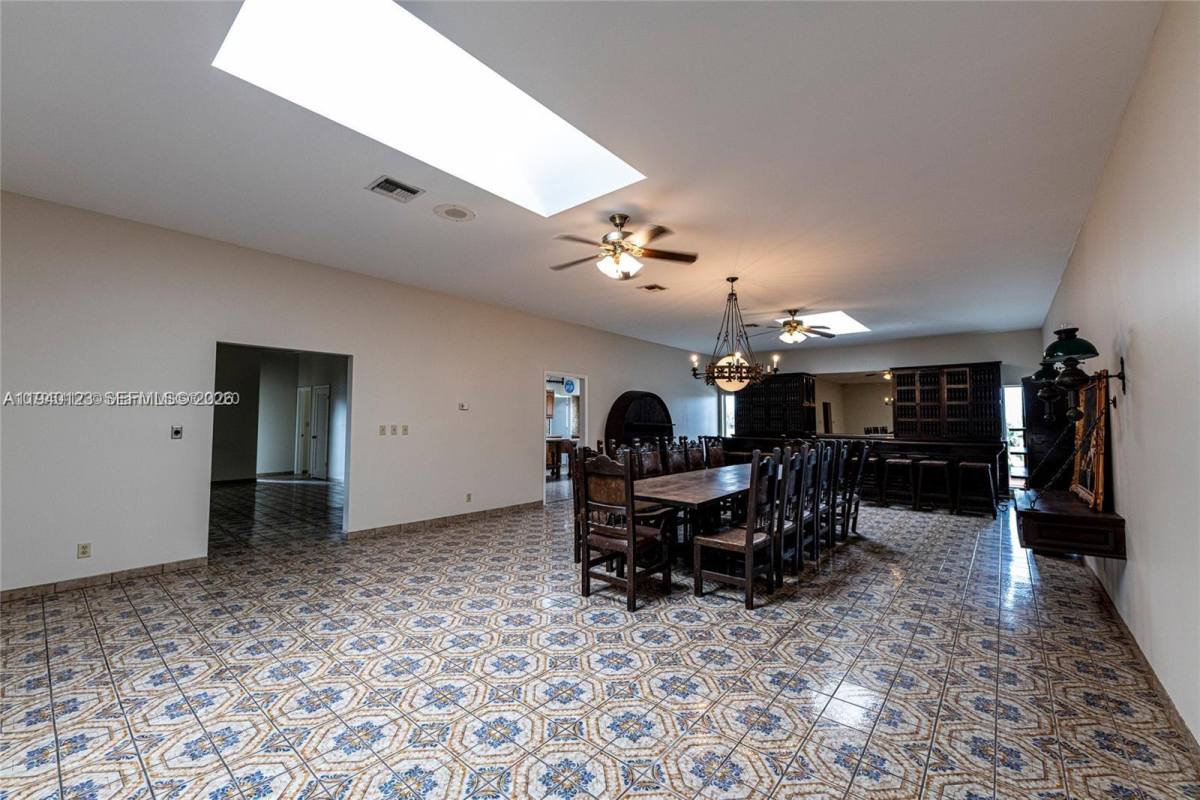 Apartment for rent at 236 N Federal Highway 236-201, Dania, FL 33004